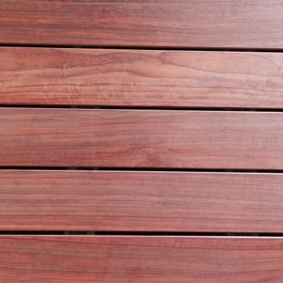 Een hardhouten vlonder leggen: montagetips