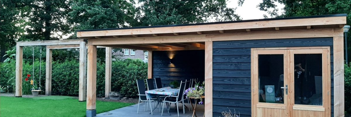 Maatwerk tuinhuis met schommel Maatwerk buitenverblijf
